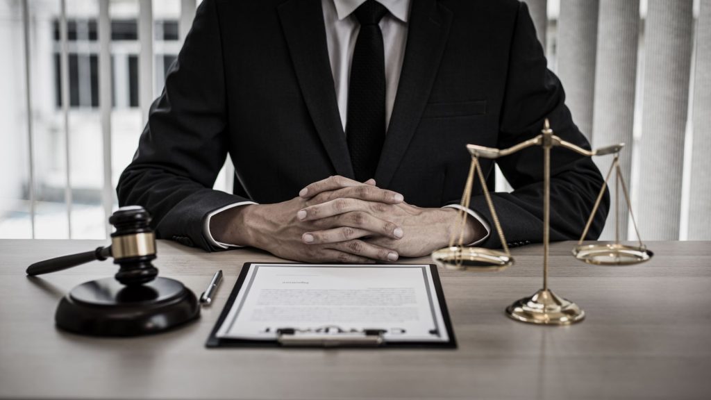 an overview of construction law key legal issues every builder should know